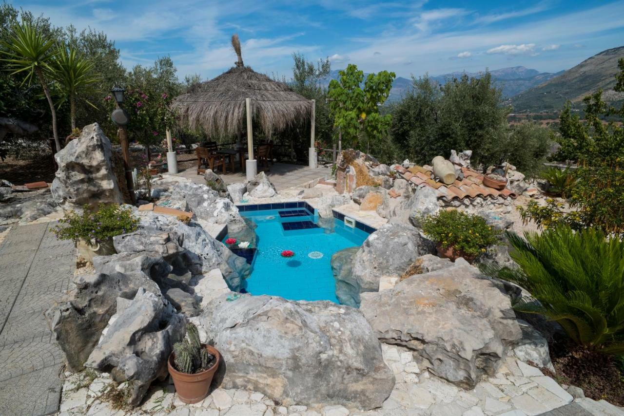 Le Capanne Di Villa Margherita Sonnino Exterior foto